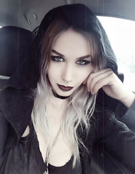 blackthornwitch erotische nackt bild