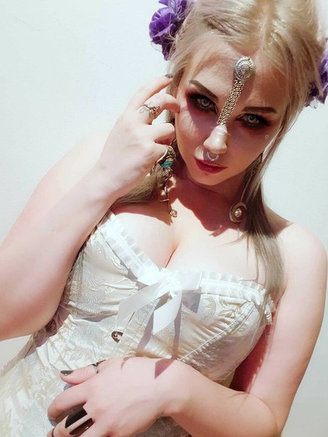 blackthornwitch schauspielerin hübsche fotos