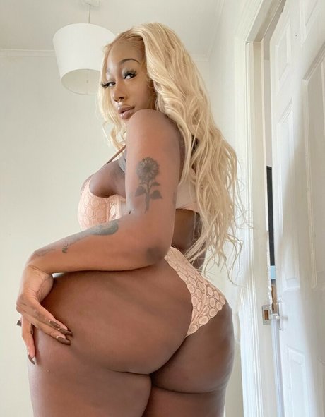 milf-mutter onlyfans nackt akt archiv