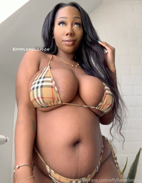 vollbusige ebenholz-onlyfans kunst bilder