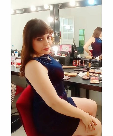 Islem Beji model nackten foto