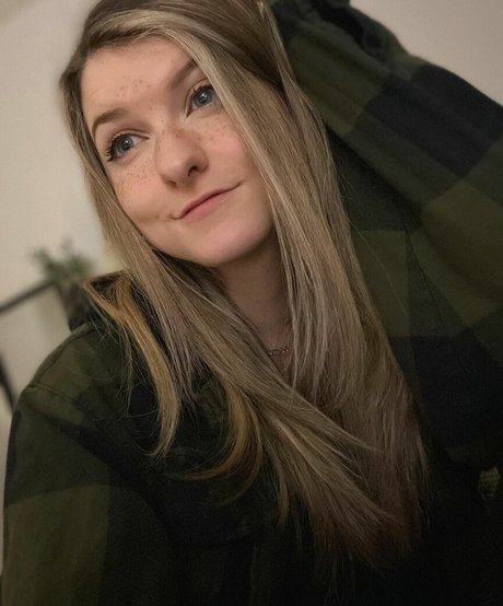 Lumenti model nackte bilder