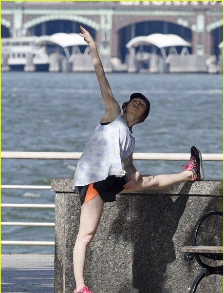 Ellie Kemper pornostar exklusive archiv