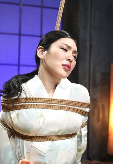 Shiomi Aya freie nackten fotos