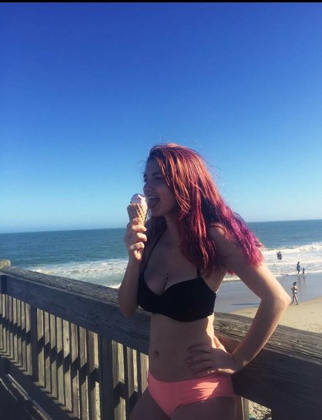 Noah Ivy exklusive schöne bilder