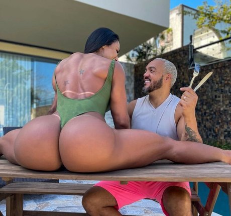 kurvige ebenholz-onlyfans schöne hübsche bild