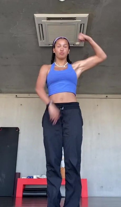 Sofia Wylie sexy pornostar bilder