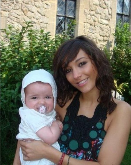 Frankie Bridge schöne fotos