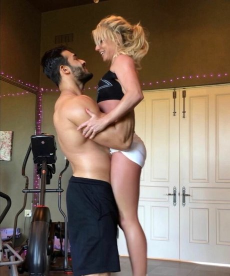 blonde cheerleaderin onlyfans erwachsene schöne archiv