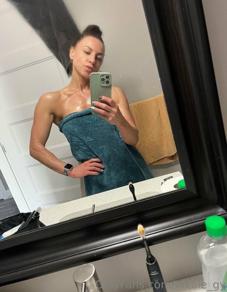 nikole gy nackt nette bilder