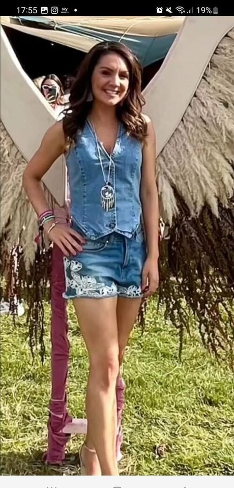 Laura Tobin top xxx fotos