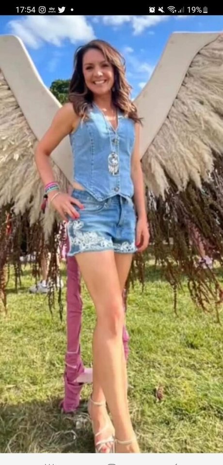 Laura Tobin nackt hd foto