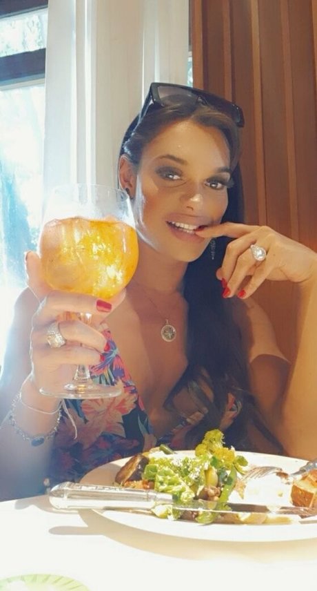 vollbusige milf onlyfans perfekte akt fotos