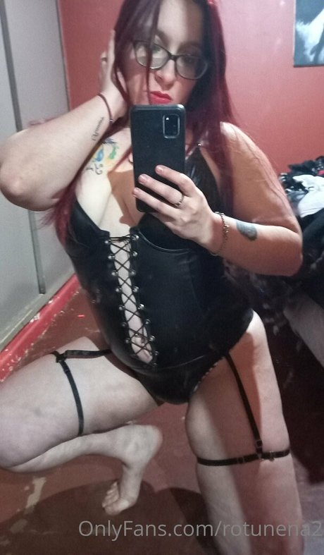 rotunena2 pornostar nackt foto