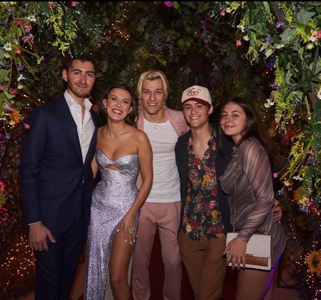 Millie Bobby Brown erotische akt galerie