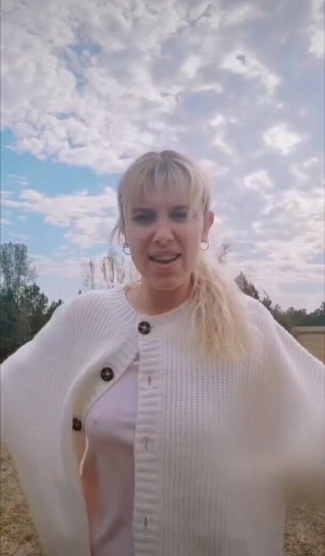 Millie Bobby Brown pornostar erotische foto