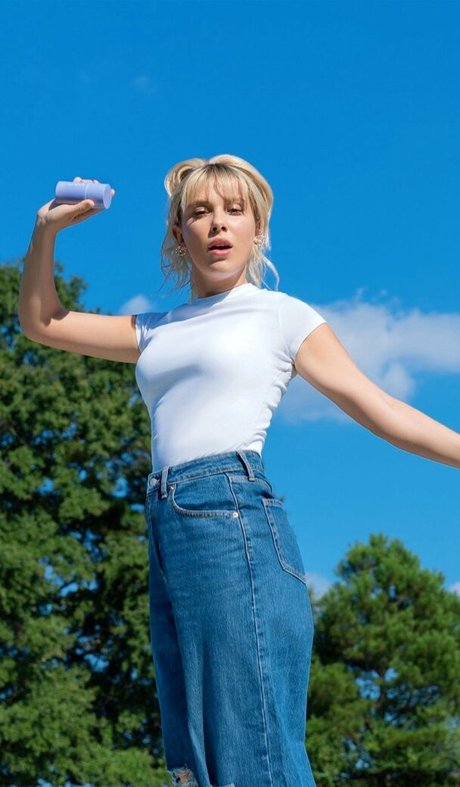 Millie Bobby Brown pornostar erotische galerie