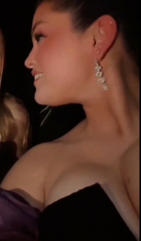 vollbusige asiatische onlyfans heiße nackte archiv