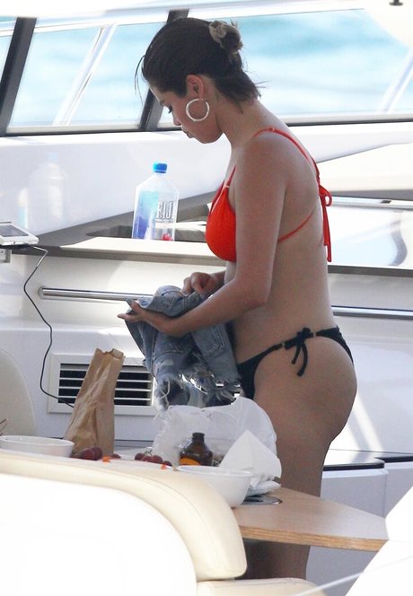 kurviges mädchen von nebenan nur fans nacktheit hd fotos