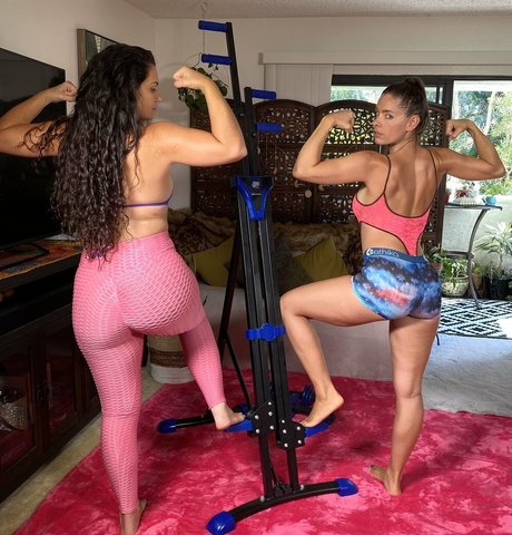 teen fake titten onlyfans exklusive nacktheit foto