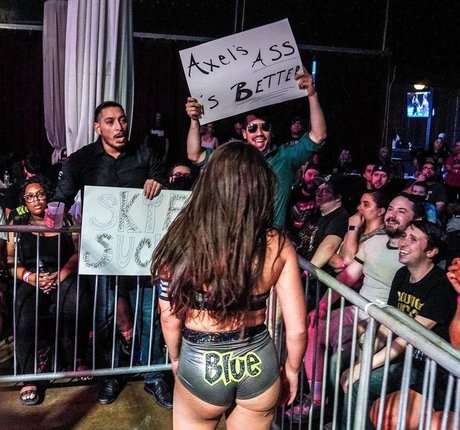 Skye Dolecki erotische kunst galerie