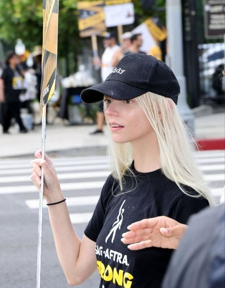 teen brille onlyfans erotische xxx bilder