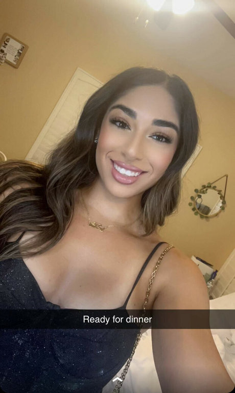 Mary Noura erwachsene foto