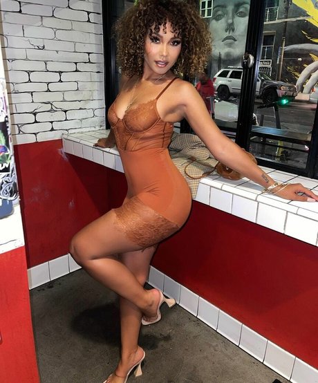Parker McKenna Posey nackt erwachsene foto