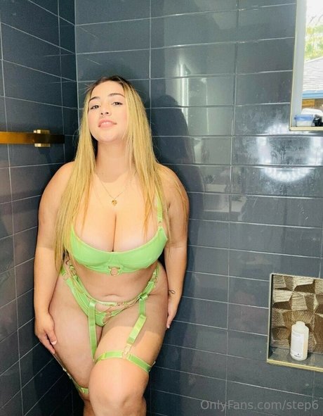 Stephanie Reyes porno xxx foto