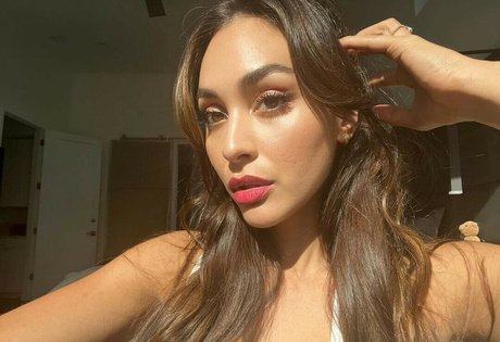 Lindsey Morgan hd bilder