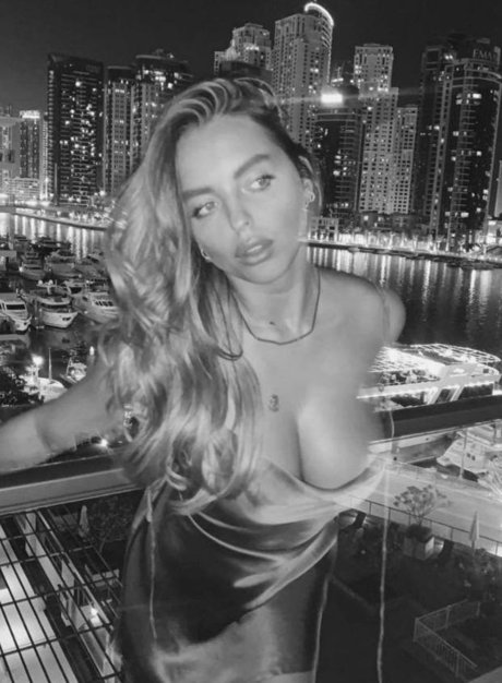 Luna Stevens porno perfekte foto