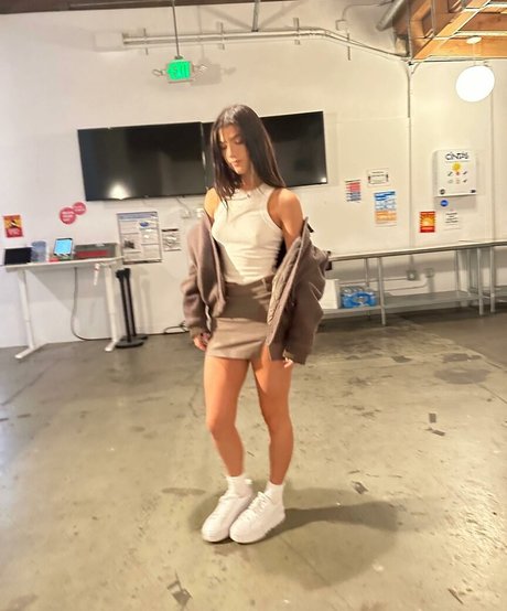 Charli D Amelio exklusive nackte galerie