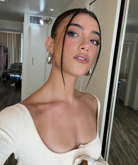 Charli D Amelio nackten pornostar galerien