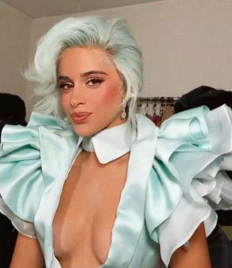 Camila Cabello top sexy bilder