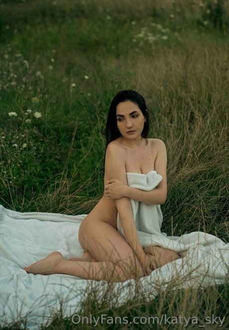 katya sky nackt kunst bild