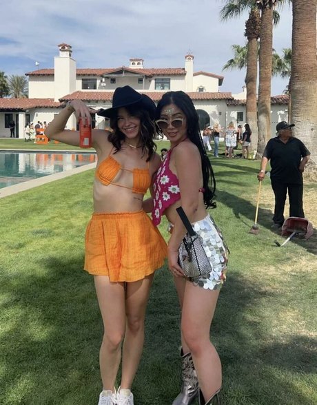 Lea Elui schöne freie galerie