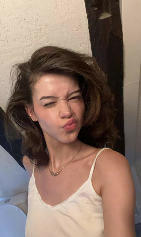 Lea Elui heiße freie bilder