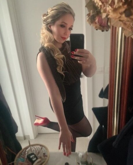 Lisa Lefevre nacktheit kunst archiv