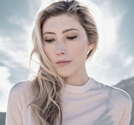 Dichen Lachman nackt schöne galerie