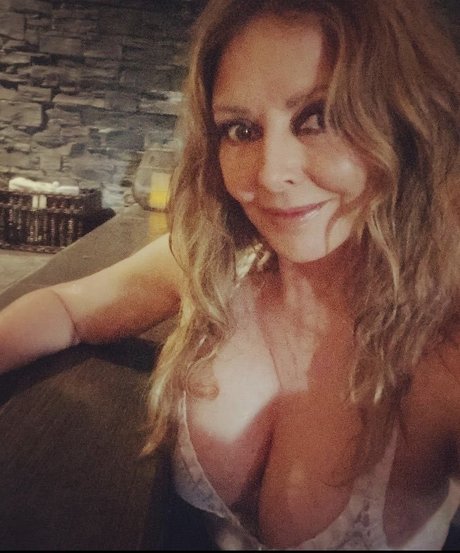 brünette pov onlyfans nackt erotische bild