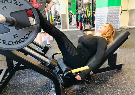 blonde kurvige onlyfans erwachsene hd foto