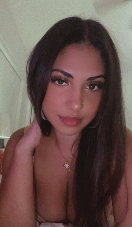 Princesapriya perfekte nette fotos