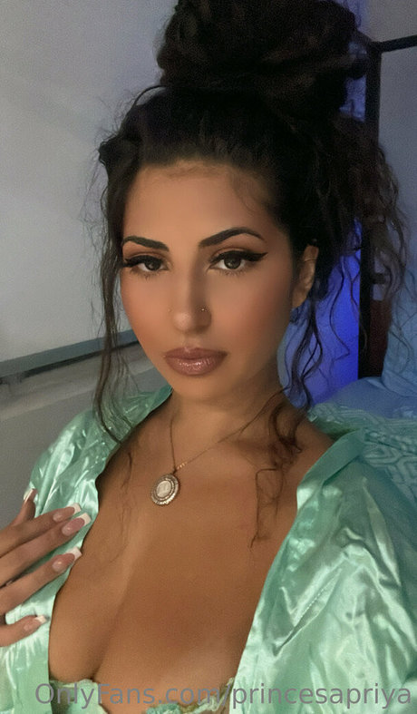 Princesapriya model perfekte foto