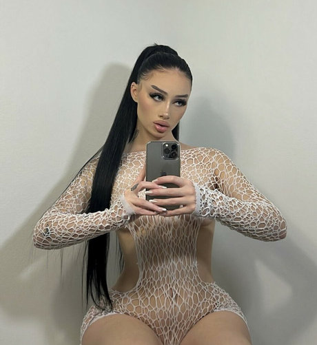 Auhneesh Nicole schöne nackte fotos