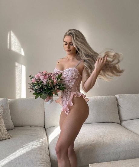 Anna Nystrom model perfekte bilder