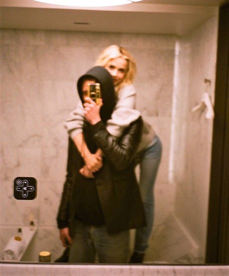 Kiernan Shipka pornografische galerien