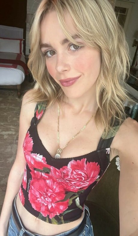 Kiernan Shipka erwachsene freie bilder