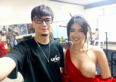 Azi Acosta freie nackte foto