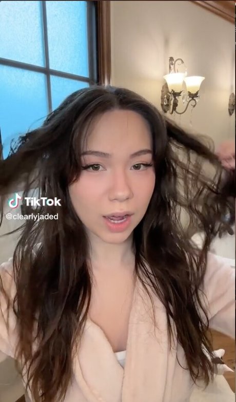 berühmte zwerg-onlyfans top nackte bild