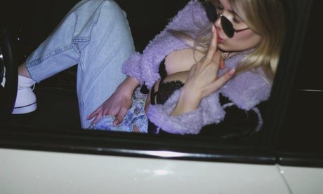 Sorabi perfekte nackt bild